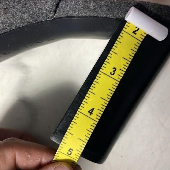 Tahari‎ gray pumps size 91/2 - Picture 7 of 7